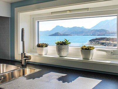 Holiday Home in Brattvåg