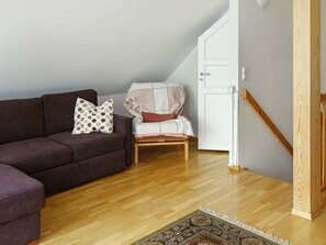 3 bedrooms, individually furnished - 8 Person Holiday Home in Suldalsosen (Suldal)