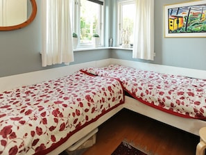 2 bedrooms, cribs/infant beds - Adorable Holiday Home in Munkebo With Terrace (Munkebo)