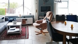 Living room - Adorable Holiday Home in Munkebo With Terrace (Munkebo)