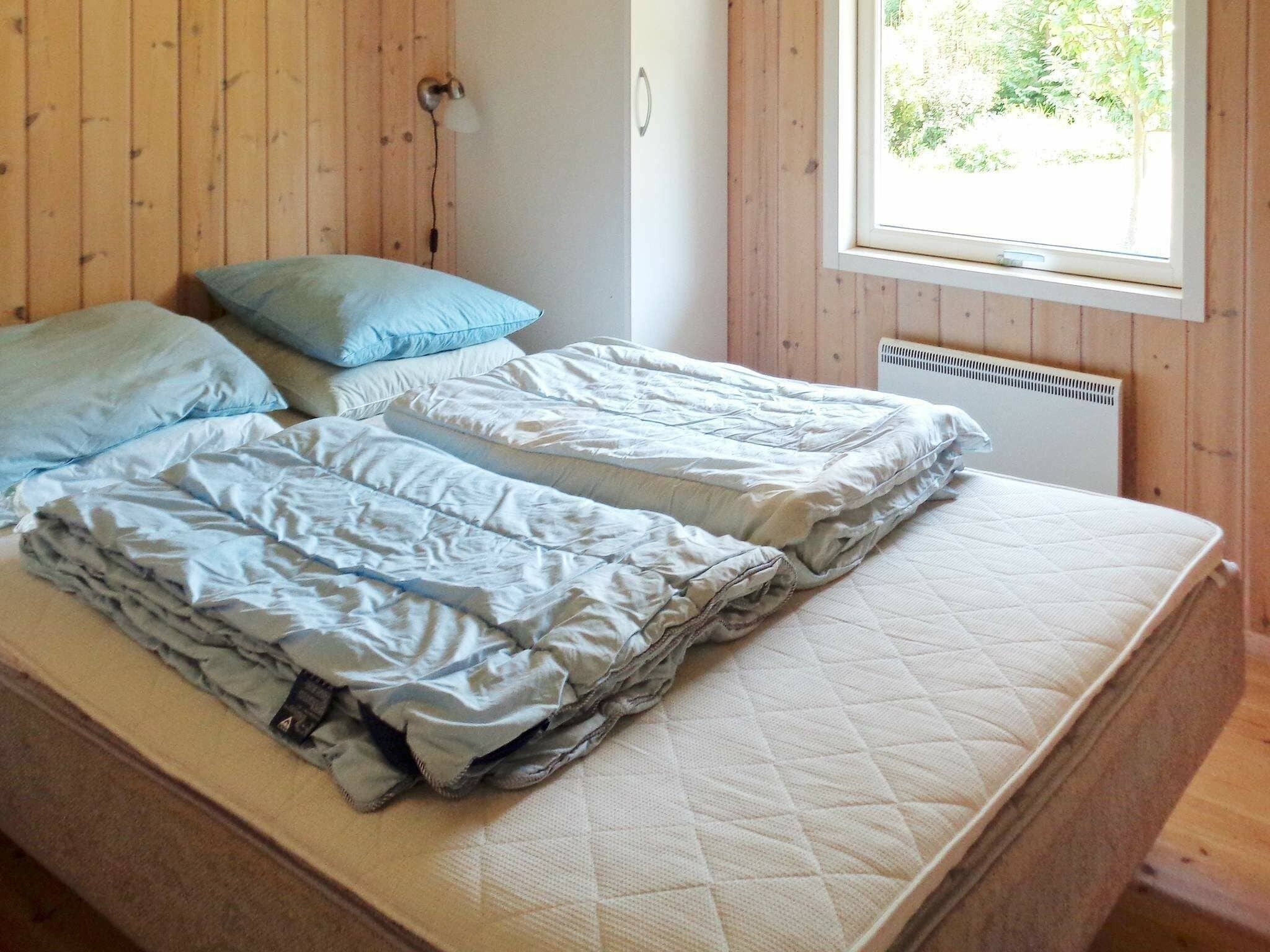 2 bedrooms, cribs/infant beds