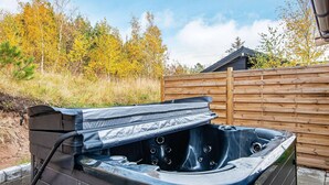 House | Outdoor spa tub - 9 Person Holiday Home in Ebeltoft (Ebeltoft)