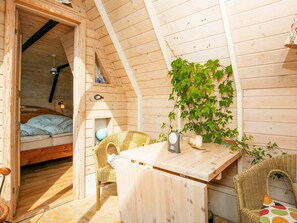 3 bedrooms, cribs/infant beds
