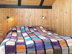 3 bedrooms, cribs/infant beds