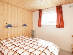 2 bedrooms, cribs/infant beds