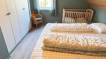 5 عدّة غرف نوم وطراز فريد لكل وحدة وملاءات أسرّة