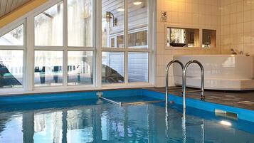 Rumah | Kolam renang | Kolam renang indoor dan kolam renang outdoor