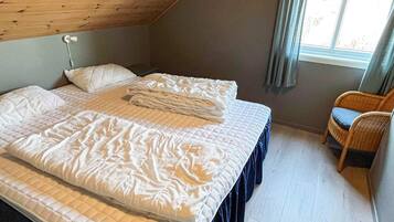 House | 5 bedrooms, individually furnished, bed sheets