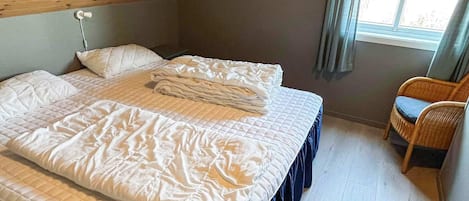 5 عدّة غرف نوم وطراز فريد لكل وحدة وملاءات أسرّة