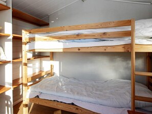 2 bedrooms, cribs/infant beds