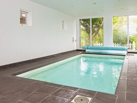 独立别墅 | 泳池 | 室内游泳池，室外游泳池