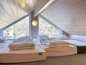 House | 5 bedrooms, cribs/infant beds