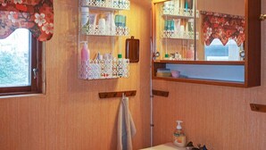 Shower, towels