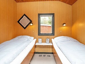 3 bedrooms, cribs/infant beds