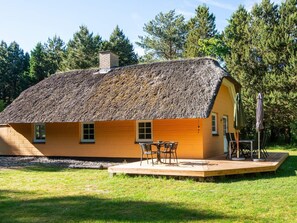 Outdoor dining - 5 Person Holiday Home in Ulfborg (Ulfborg)