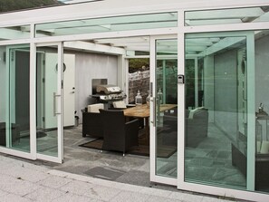 Rumah | Tempat makan outdoor