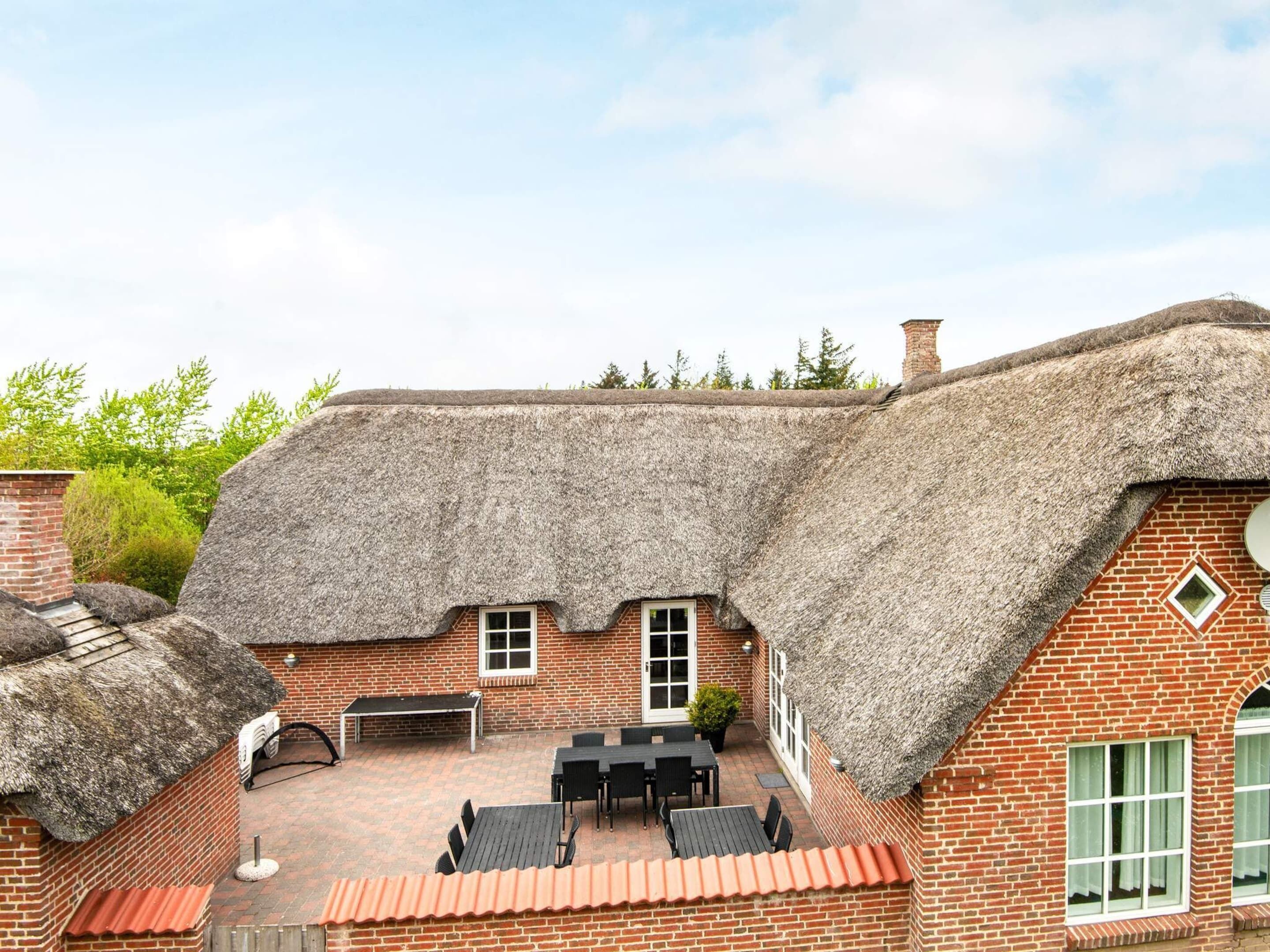 House | Pemandangan dari hartanah