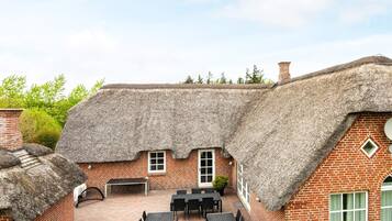 House | Pemandangan dari hartanah