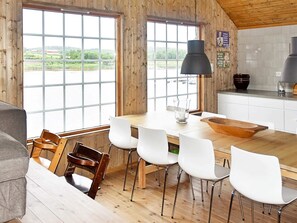 House | Dining - 8 Person Holiday Home in Lesund (Aure)