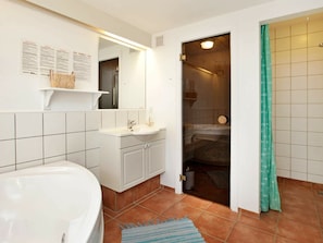 Apartment | Bathroom