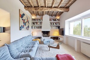 Cheminée, chaîne hi-fi