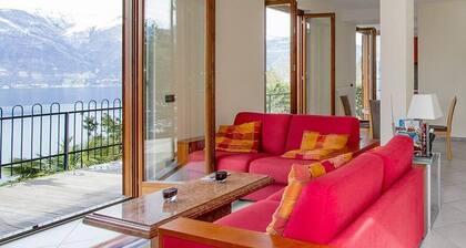 Grande 3 Cama Moderno apartamento con vistas al impresionante lago en el Lago Maggiore