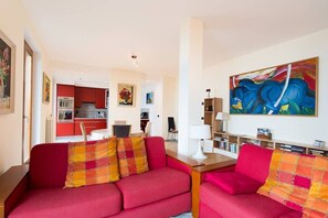 Télévision, lecteur de DVD, espaces bureaux