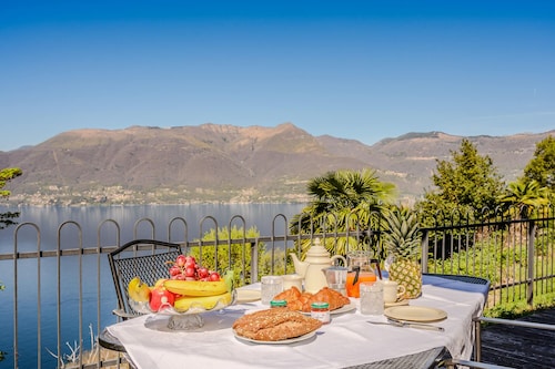 3 bedroom Italian Lakes apartment
