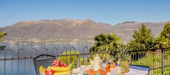 Grande 3 Cama Moderno apartamento con vistas al impresionante lago en el Lago Maggiore