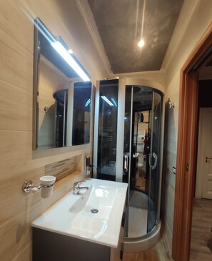 Classic-Doppel- oder -Zweibettzimmer | Badezimmer