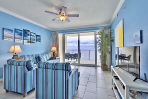 薄型テレビ、DVD プレーヤー