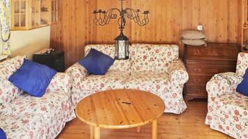 3 bedrooms, individually furnished, bed sheets
