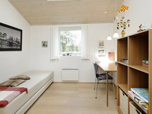 4 bedrooms, cots/infant beds - Cozy Holiday Home in Norre Nebel With Private Whirlpool (Norre Nebel)