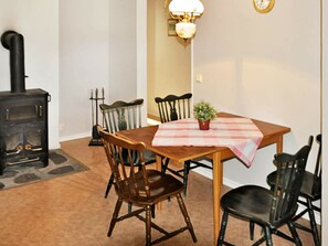 Fridge, microwave, dishwasher, coffee/tea maker - 6 Person Holiday Home in Säffle (Saffle)