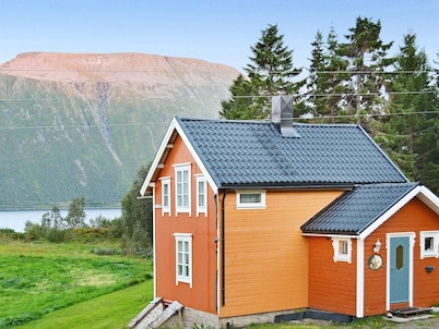 6 Person Holiday Home in Gullesfjord