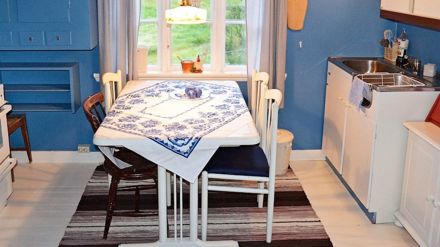 6 Person Holiday Home in Gullesfjord