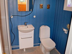 House | Bathroom - 6 Person Holiday Home in Gullesfjord (Kvæfjord)