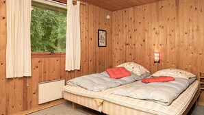 3 bedrooms, cots/infant beds - Earthy Holiday Home in Roslev near Sea (Roslev)