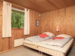 3 bedrooms, cribs/infant beds - Earthy Holiday Home in Roslev near Sea (Roslev)