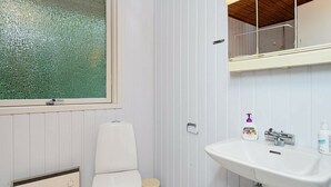 Bathroom - Earthy Holiday Home in Roslev near Sea (Roslev)