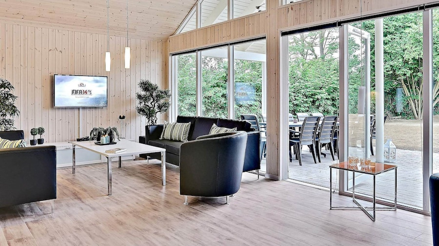 Pet Friendly Holiday Home in Dronningmølle near Sea