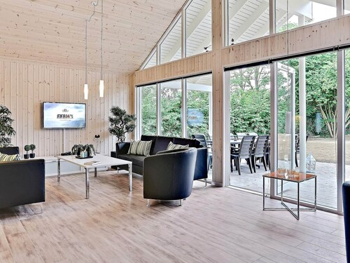 Pet Friendly Holiday Home in Dronningmølle near Sea