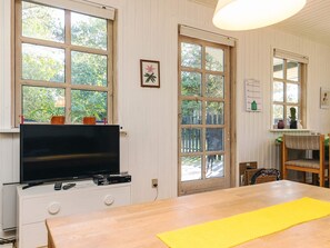 House | Interior - Stylish Holiday Home in Hals near Sea (Hals)