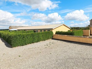A building with a gravel driveway and a well-maintained hedge. - 6 Person Holiday Home in Faaborg (Faaborg)