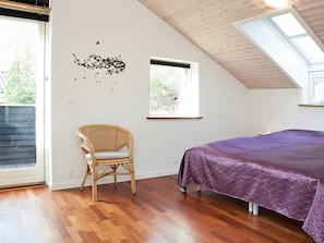 3 bedrooms, cribs/infant beds