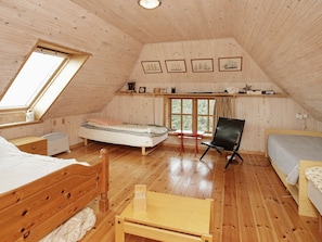 3 bedrooms, cribs/infant beds