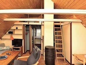 2 bedrooms, individually furnished, cribs/infant beds