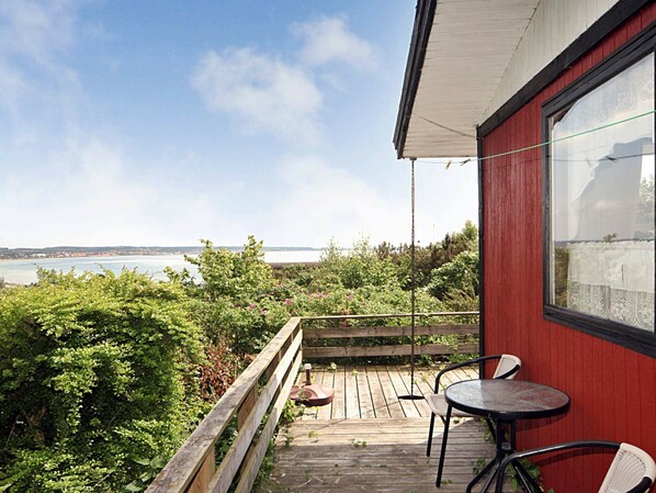 Balcony - Charming Holiday Home in Ebeltoft With Sauna (Ebeltoft)