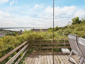 Balcony - Charming Holiday Home in Ebeltoft With Sauna (Ebeltoft)