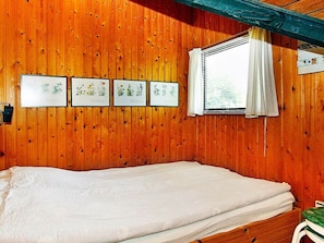 House | 2 bedrooms, cribs/infant beds